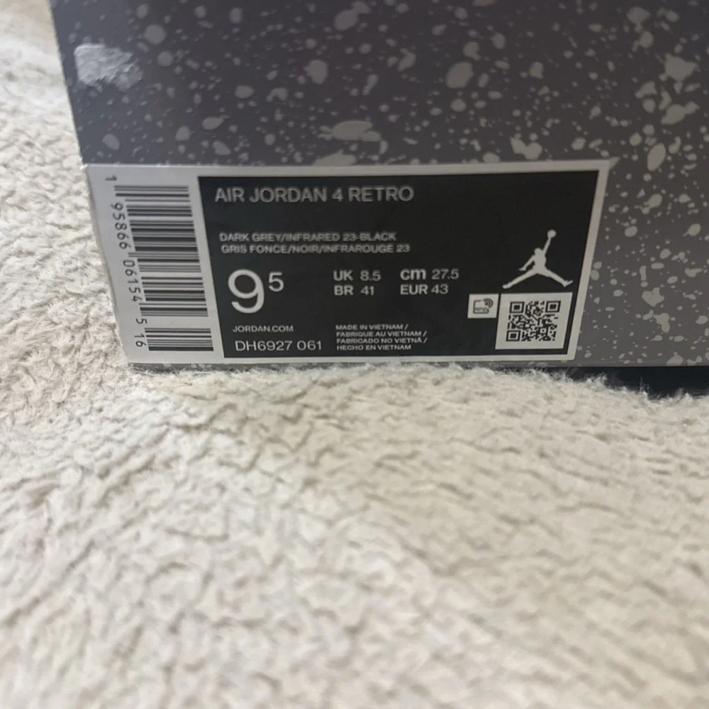 Jordan 4 - Picture 5 of 5